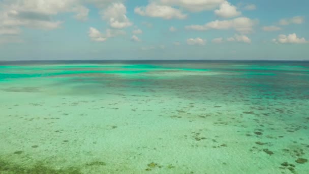 Tropická krajina s lagunami a tropickými ostrovy. Balabac, Palawan, Filipíny. — Stock video