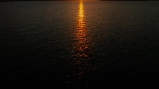 Barevný západ slunce nad tropickými ostrovy. — Stock video