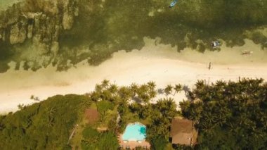 Turkuaz deniz Filipinler, Bohol ve tropikal plaj