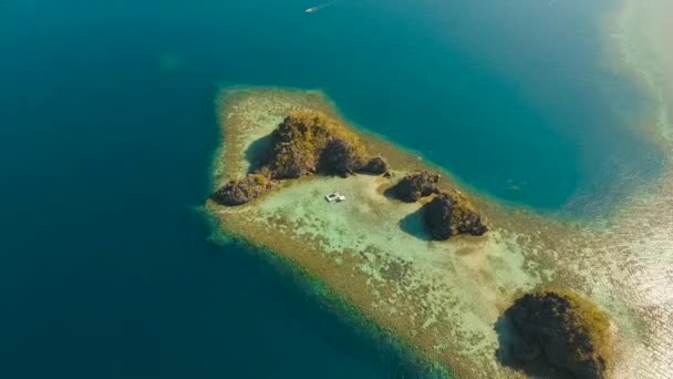 Seascape com ilhas na lagoa — Vídeo de Stock