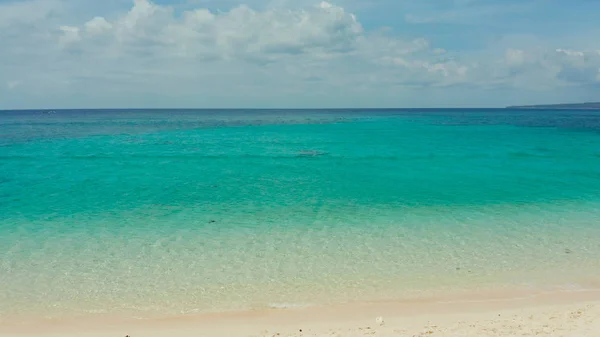 Tropical beach and blue clear sea — Stock Photo, Image