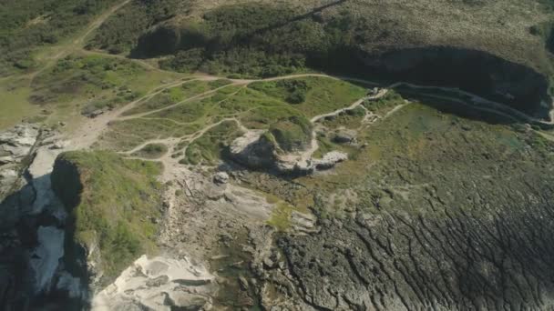 Kapurpurawan klippformation i Ilocos Norte Filippinerna — Stockvideo