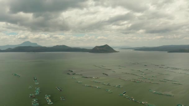 Volcán Taal en el lago. Tagaytay, Filipinas. — Vídeo de stock