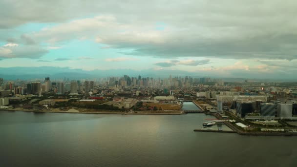 Manila ciudad con rascacielos, Filipinas vista aérea. — Vídeo de stock