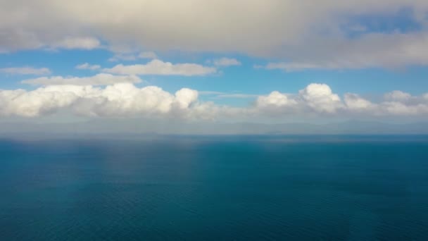Paysage marin, mer bleue, ciel nuageux et insulaire, Time lapse — Video
