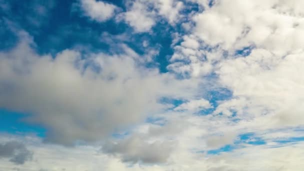 Blauwe hemel met wolken, luchtfoto landschap timelapse . — Stockvideo