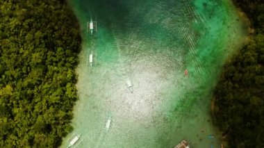 Sugba gölünün havadan görünüşü, Siargao, Filipinler.