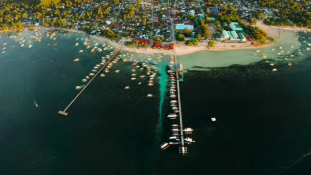 Città Generale Luna sulla costa dell'isola di Siargao. — Video Stock