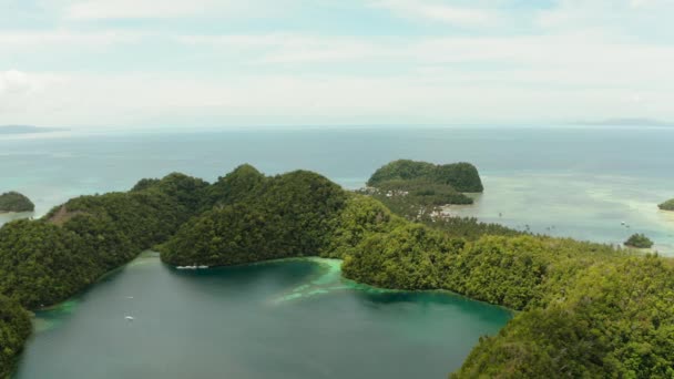 Luchtfoto van Sugba lagune, Siargao, Filipijnen. — Stockvideo