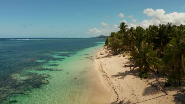 Ostrov Siargao a oceán, letecký pohled. — Stock video