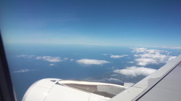 Vista de uma janela de avião. — Vídeo de Stock