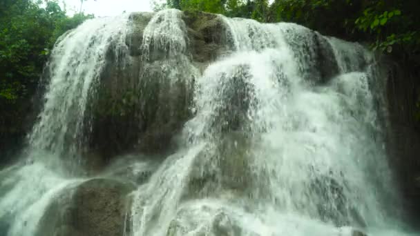 Bela cachoeira tropical Filipinas, Cebu — Vídeo de Stock