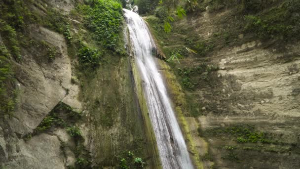 Schöner tropischer Wasserfall Philippinen, Cebu — Stockvideo