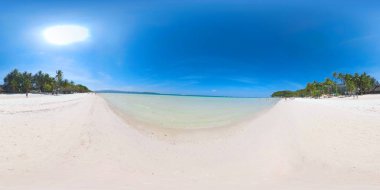 Tropikal kumlu plaj ve mavi deniz, Filipinler. 360 Video