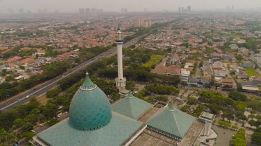 Surabaya Endonezya 'daki Al Akbar Camii.