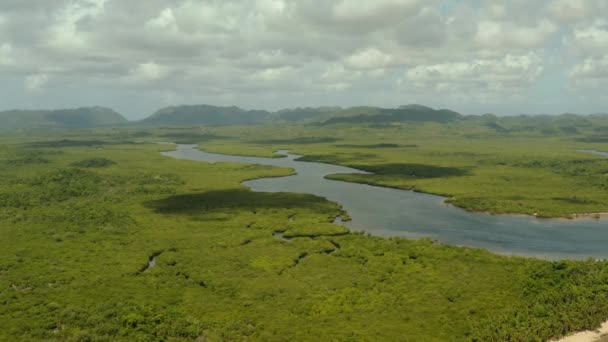 Siargao eiland met heuvels en bergen, Filippijnen. — Stockvideo