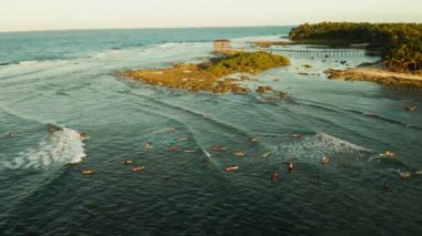 Siargao adasındaki Sörf Noktası 'na Cloud 9 deniyor..