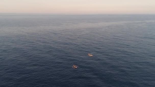 Barco de pesca en el mar, indonesia — Vídeos de Stock