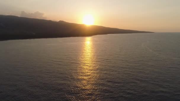 Захід сонця над морем — стокове відео