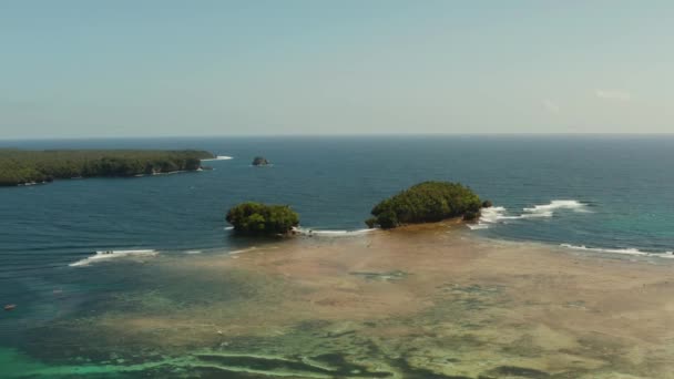 Ilhas tropicais no oceano. — Vídeo de Stock