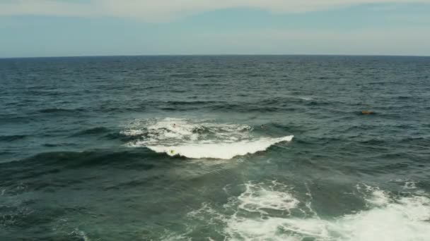 Point de surf sur l'île de Siargao appelé nuage 9.