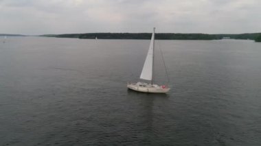 Yelkenli üzerinde çift