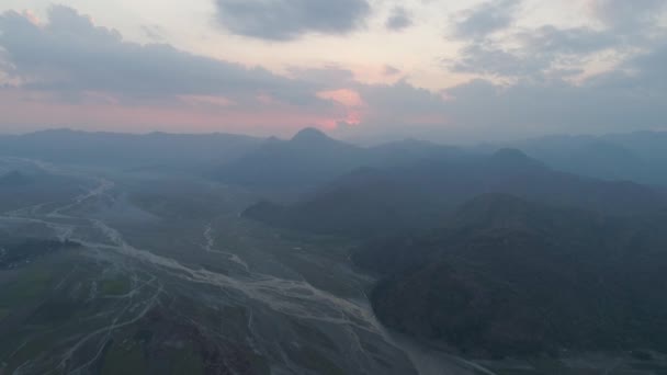 Paisagem montanhosa ao pôr do sol. Pinatubo, Filipinas. — Vídeo de Stock