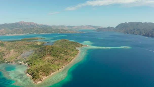 Kumlu plajlı tropik ada, Filipinler, Palawan — Stok video