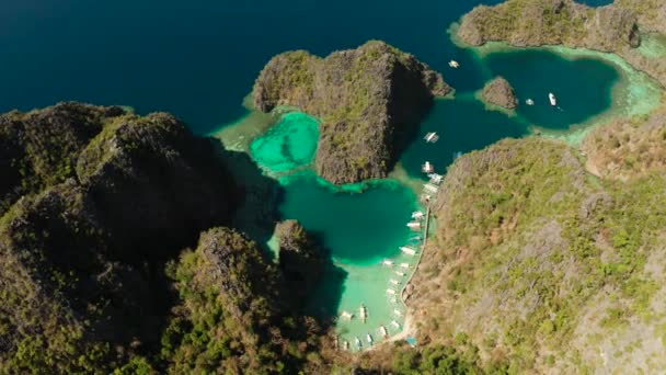 Paisaje marino con lagunas y agua turquesa — Vídeo de stock