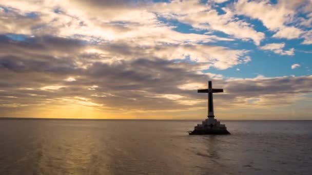 Timelapse: Sunken Cemetery cross in Camiguin island, Philippines. — Stock Video