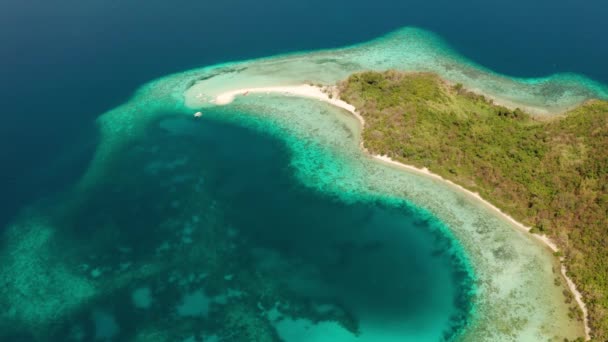 Tropische Insel mit Sandstrand, Philippinen, Palawan — Stockvideo