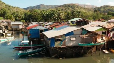 Suda, Filipinlerde, Palawan 'da balıkçıların evleri
