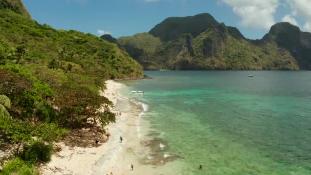 Île tropicale avec plage de sable fin. El nido, Philippines — Video