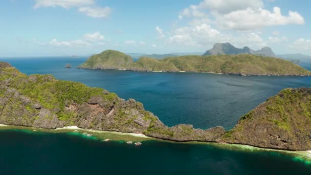 Tropische Lagune und Strand mit Meerwasser, Philippinen, El Nido. — Stockvideo