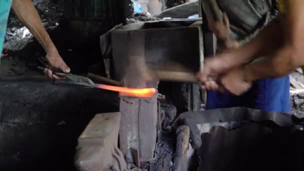 Yunque en un taller de herrería. — Vídeos de Stock