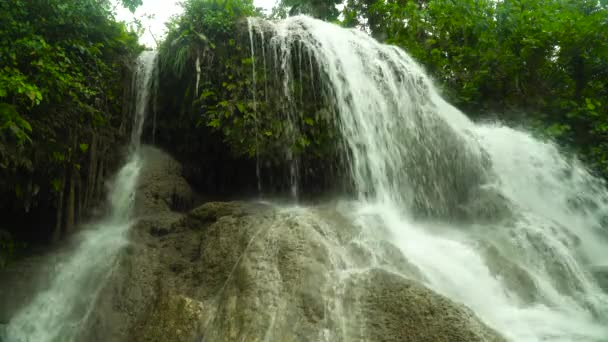 Bela cachoeira tropical Filipinas, Cebu — Vídeo de Stock