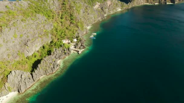 Lagoa e praia de água do mar tropical, Filipinas, El Nido. — Vídeo de Stock