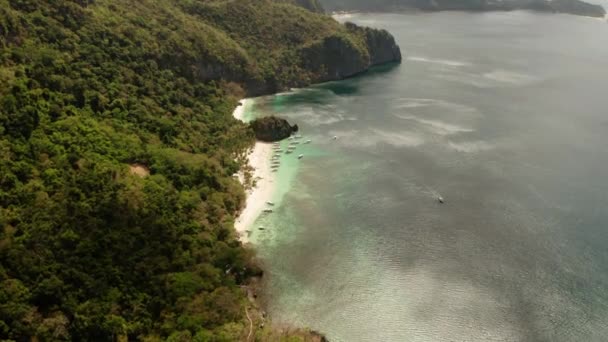 Lagune tropicale d'eau de mer et plage, Philippines, El Nido. — Video