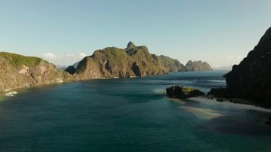 Tropik adaları olan deniz burnu El Nido, Palawan, Filipinler