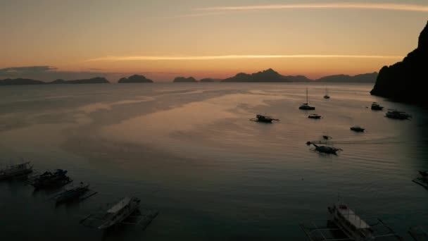 夕日の美しい湾。空中風景. — ストック動画