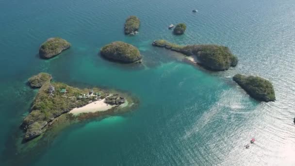 Inselgruppe im Meer. Philippinen. — Stockvideo