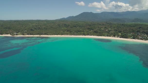 Seascape com praia e mar. Filipinas, Luzon. — Vídeo de Stock