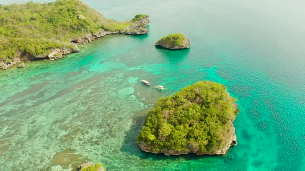 Tengerpart: sziget a Boracay lagúnában, Fülöp-szigetek. — Stock videók