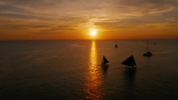 海の上の夕日。フィリピンのボラカイ島 — ストック動画