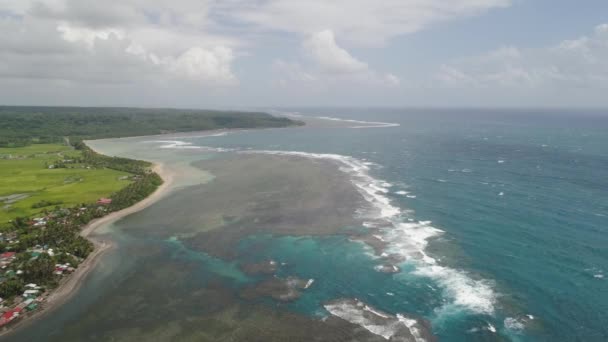 Seascape com praia e mar. Filipinas, Luzon — Vídeo de Stock