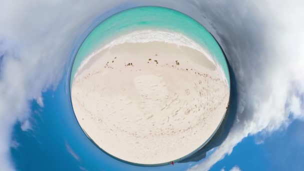 Tropischer Strand und blaues Meer, Philippinen. — Stockvideo