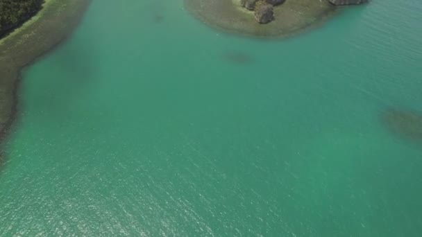 Paisaje marino de las Islas Caramoanas, Camarines Sur, Filipinas. — Vídeos de Stock