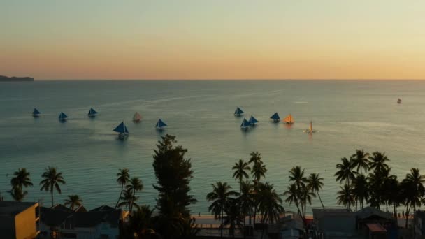 Denizin üzerinde gün batımı. Boracay, Filipinler — Stok video