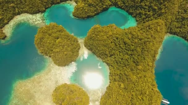 Havslandskap med laguner och öar — Stockvideo