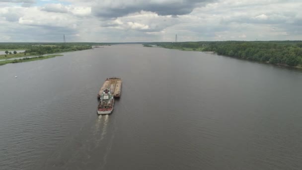 Chiatta sul fiume Volga — Video Stock
